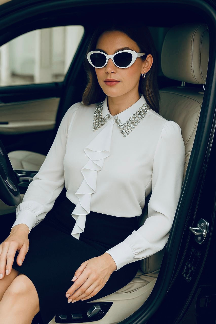 Elegant Blouse with Jewel Collar – Timeless Elegance