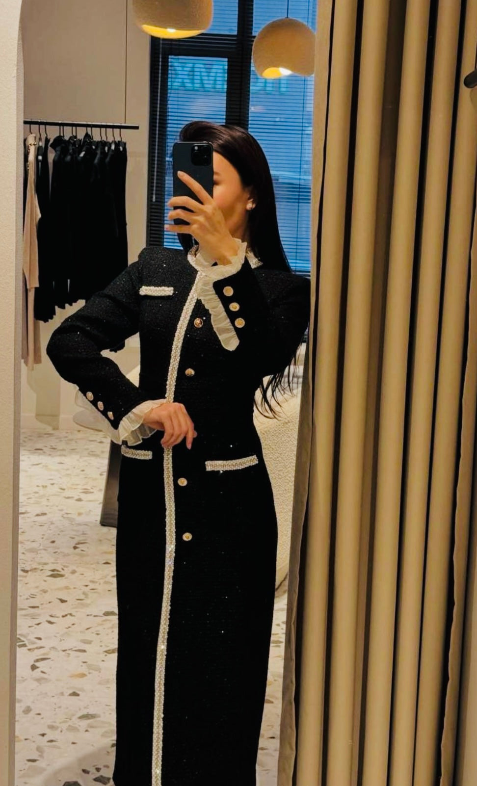 Elegantes Midikleid mit Perlenbesatz