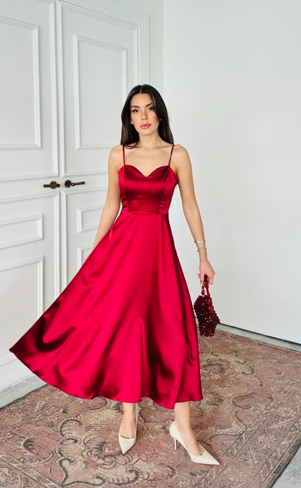 Satin-Midikleid – Rubinrot