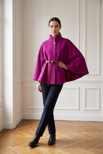 Cape „Amélie Fuchsia“ – Eleganz mit Statement